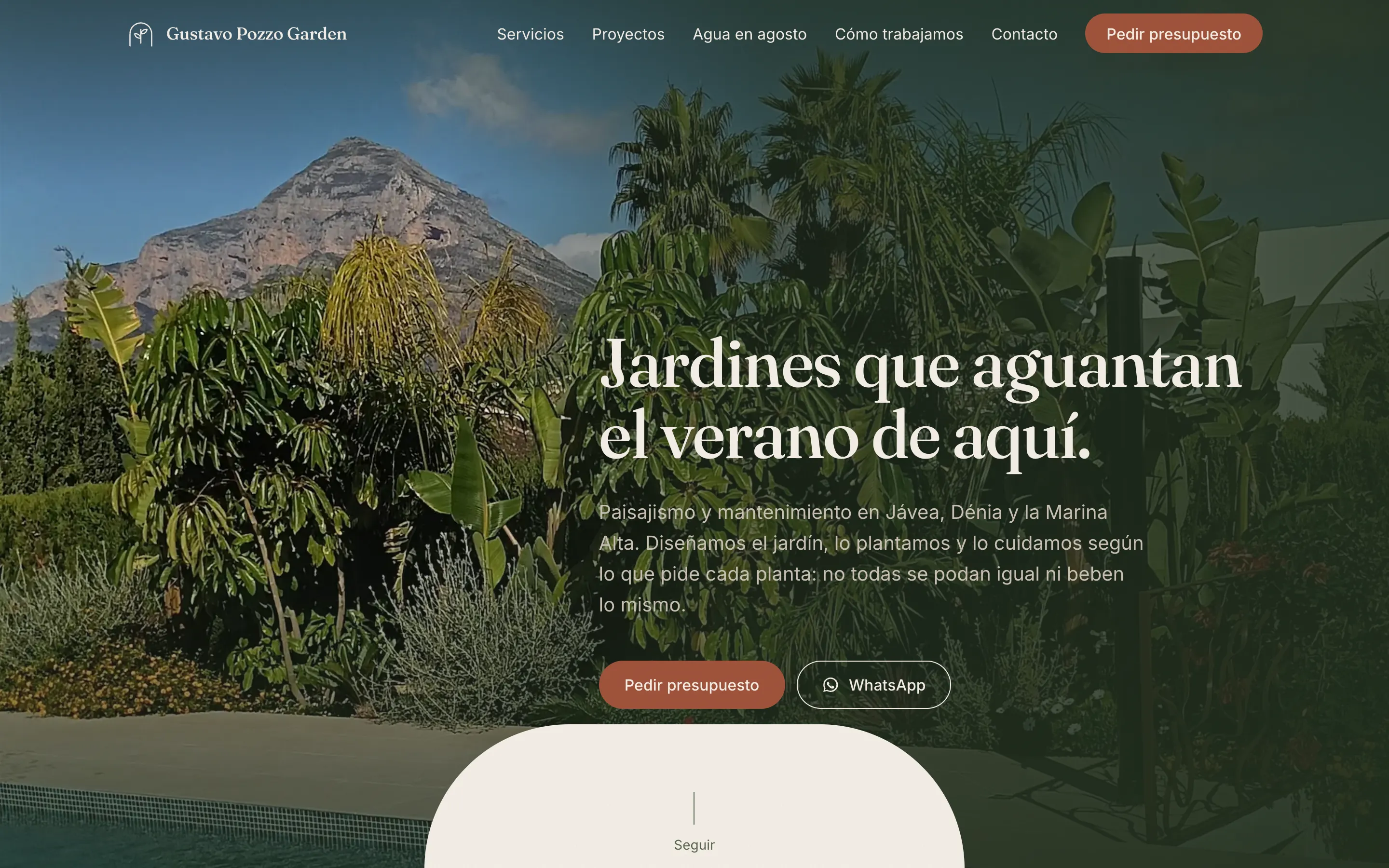 Portada de la web de Gustavo Pozzo Garden: jardín mediterráneo con el Montgó al fondo y el titular Jardines que aguantan el verano de aquí